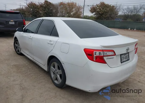 2014 Toyota Camry Se z USA, uszkodzony, nr VIN 4T1BF1FK0EU343490